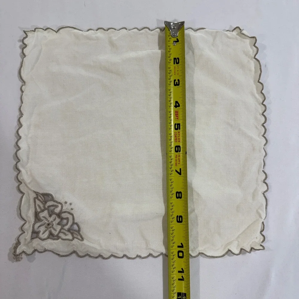 Vintage Linen Tablecloth 4 Napkins Cream Floral Cutwork Embroidery 33